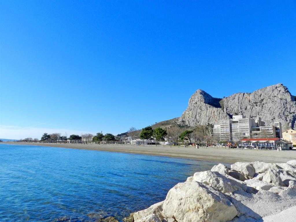 Cherry Omiš Esterno foto